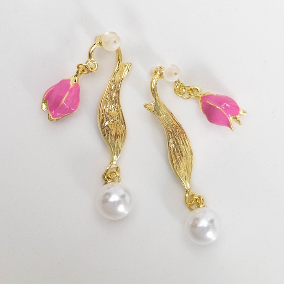 ✨Anthropologie Emmeline Tulip Pearl Drop Earrings - Picture 4 of 5
